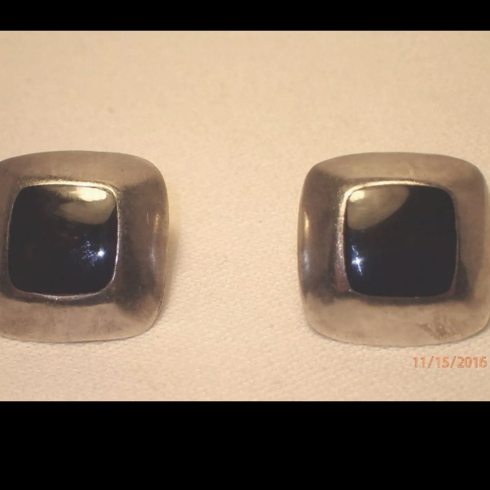 Vintage Sterling Silver Square with Black Onyx
Post Stud Pierced Earrings
Square